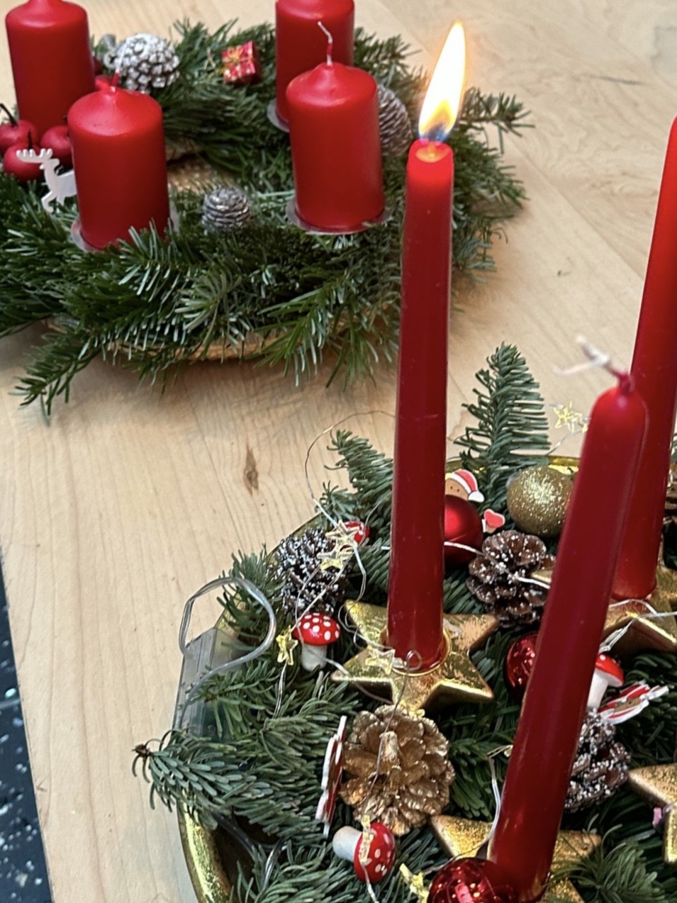 Adventskränzesegnung in der Aula 🎄