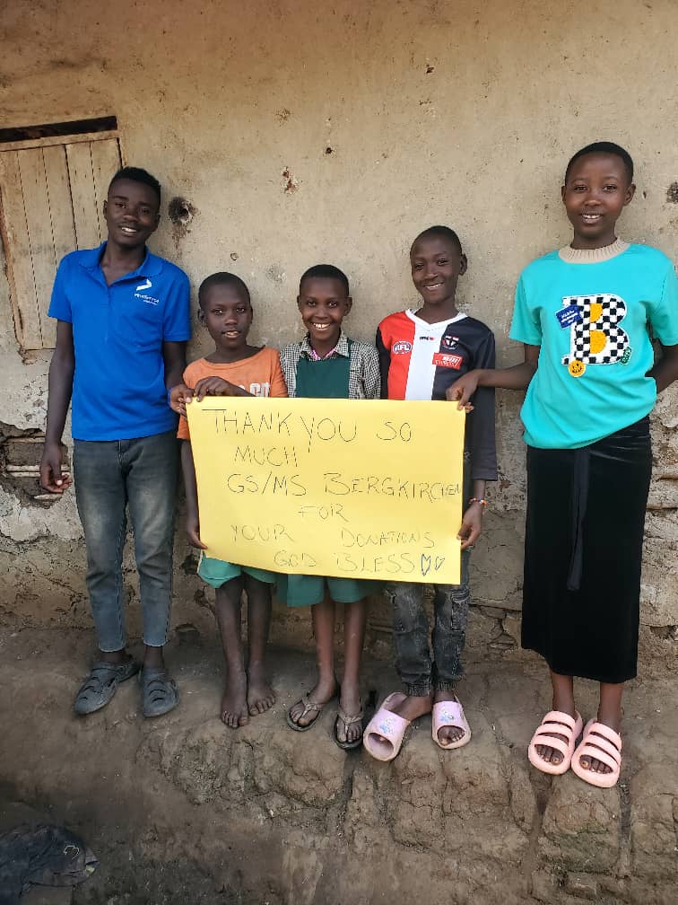 Sandwichverkauf für die Kinder in Uganda